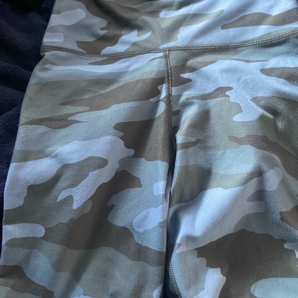 Aerie Womens Chill Play Move Size Medium Short High Rise Camo Leggings - Picture 2 of 4